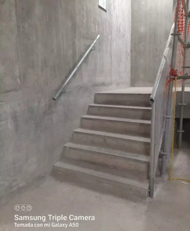 HERRERÍAS ESCALERAS DE SERVICIO